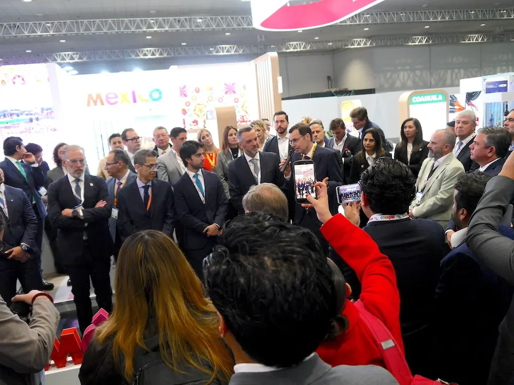 Präsentation von KI-Technologien für industrielle Anwendungen