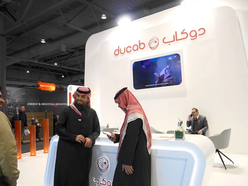 Besucher entdecken Innovationen der Industrie 4.0 in Hannover