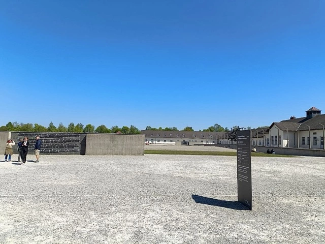 Stacheldrahtzaun des ehemaligen Konzentrationslagers Dachau