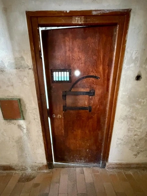Symbolisches Licht der Erinnerung in der KZ-Gedenkstätte Dachau