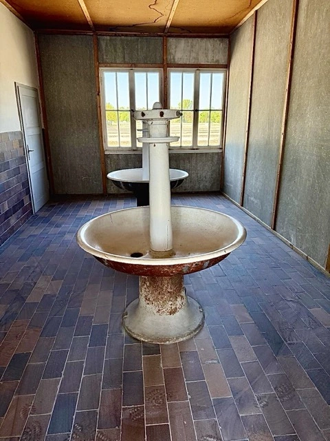 Symbolisches Licht der Erinnerung in der KZ-Gedenkstätte Dachau