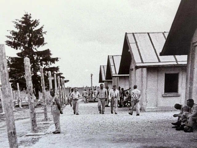 Amerikanische Soldaten bei der Befreiung des Lagers Dachau
