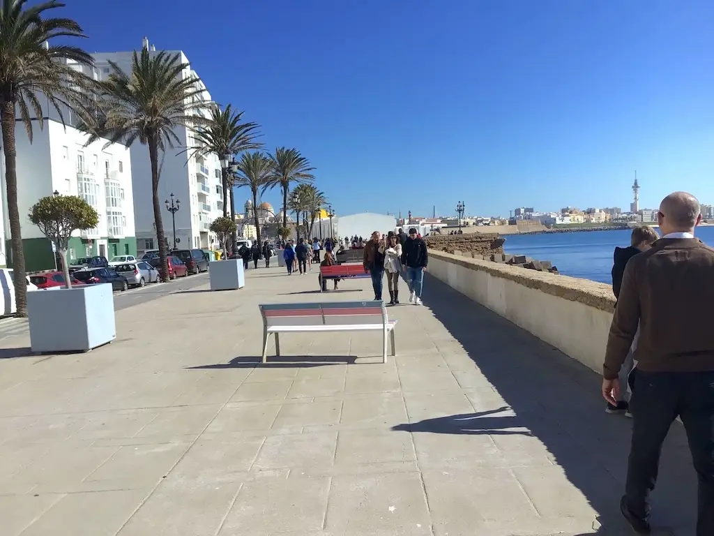 Tiefenbomben und Munition im Lager von Cádiz